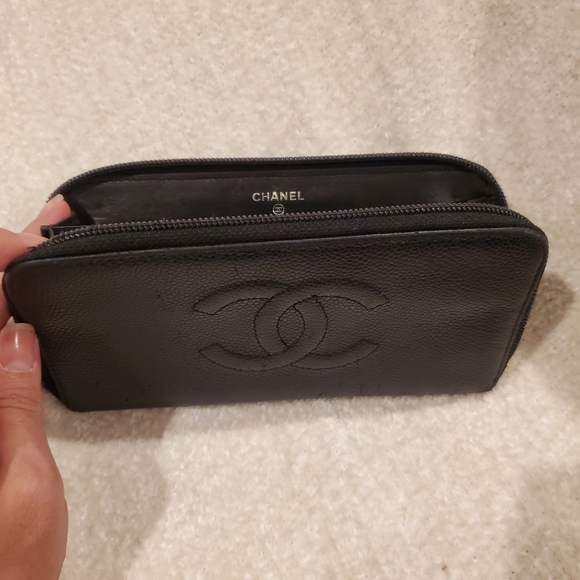 CHANEL VINTAGE CC CAVIAR PEBBLED LEATHER ZIPPY WALLET - Picture 4 of 12